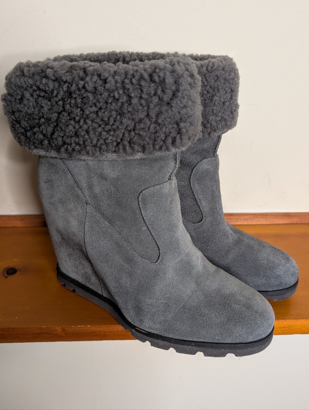 UGG Kristin Gray Suede Shearling Foldover Wedge Boot Women's Size 7 S/N 1009318